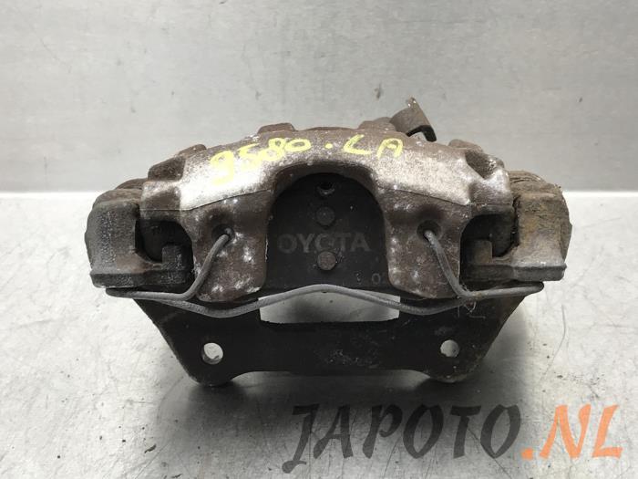 Rear brake calliper, left from a Toyota Yaris III (P13) 1.33 16V Dual VVT-I 2012