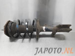 Używane Amortyzator lewy przód Toyota Avensis Wagon (T25/B1E) 2.0 16V D-4D-F Cena € 34,95 Procedura marży oferowane przez Japoto Parts B.V.
