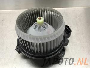 Usados Motor de ventilador de calefactor Toyota Verso 2.0 16V D-4D-F Precio € 48,34 IVA incluido ofrecido por Japoto Parts B.V.
