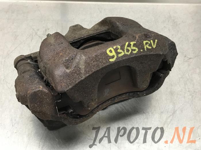 Gebrauchte Bremszange rechts vorne Toyota Verso 2.0 16V D-4D-F Preis € 31,75 Mit Mehrwertsteuer angeboten von Japoto Parts B.V.