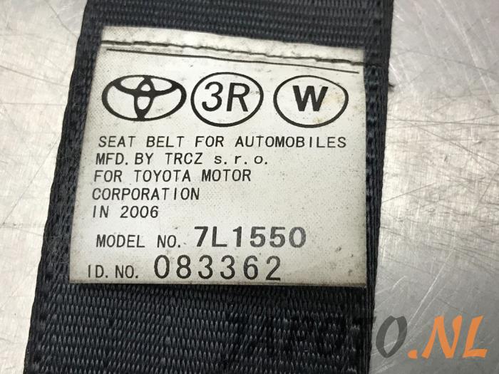 Cinturón de seguridad derecha detrás de un Toyota Corolla Verso (R10/11) 2.2 D-4D 16V 2006
