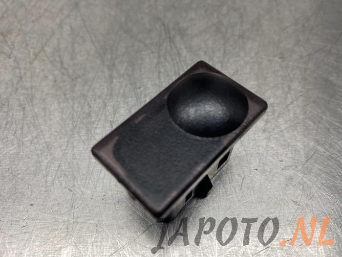 Begagnade Ljussensor Mitsubishi Pajero Canvas Top (V6/7) 3.2 DI-D 16V Pris € 15,70 Marginaltabell erbjuds av Japoto Parts B.V.