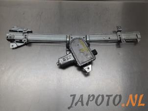 Używane Mechanizm szyby prawej przedniej wersja 2-drzwiowa Mitsubishi Pajero Canvas Top (V6/7) 3.2 DI-D 16V Cena € 49,99 Procedura marży oferowane przez Japoto Parts B.V.