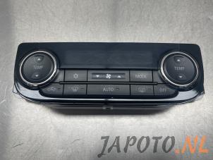 Usados Panel de control de calefacción Mitsubishi Outlander (GF/GG) 2.0 16V PHEV 4x4 Precio € 99,98 Norma de margen ofrecido por Japoto Parts B.V.
