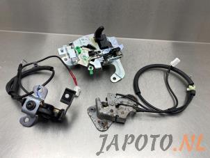 Used Rear door lock mechanism 4-door, left Isuzu D-Max (TFR/TFS) 2.5 D Twin Turbo Price € 60,49 Inclusive VAT offered by Japoto Parts B.V.
