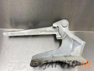Used Bonnet Hinge Isuzu D-Max (TFR/TFS) 2.5 D Twin Turbo Price € 42,28 Inclusive VAT offered by Japoto Parts B.V.