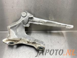 Used Bonnet Hinge Isuzu D-Max (TFR/TFS) 2.5 D Twin Turbo Price € 42,28 Inclusive VAT offered by Japoto Parts B.V.