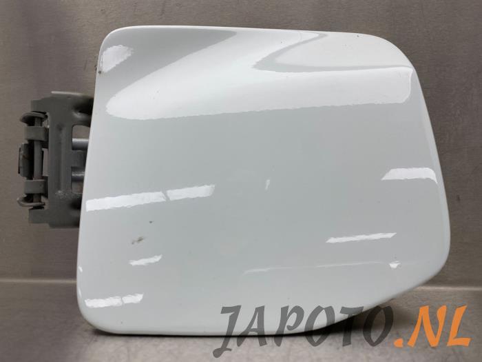 Tank cap cover from a Isuzu D-Max (TFR/TFS) 2.5 D Twin Turbo 2014