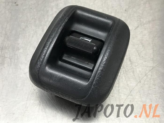 Usados Interruptor de ventanilla eléctrica Daihatsu Trevis 1.0 12V DVVT Precio € 15,70 Norma de margen ofrecido por Japoto Parts B.V.