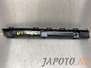 Używane Wspornik zderzaka lewy tyl Nissan Qashqai (J11) 1.6 DIG-T 163 16V Cena € 14,95 Procedura marży oferowane przez Japoto Parts B.V.