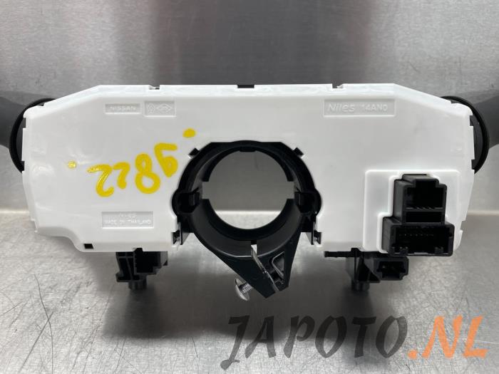 Commodo d'essuie glace d'un Nissan Qashqai (J11) 1.2 DIG-T 16V 2015