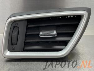 Usagé Grille aération tableau de bord Nissan Qashqai (J11) 1.2 DIG-T 16V Prix € 24,95 Règlement à la marge proposé par Japoto Parts B.V.
