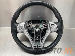 Used Steering wheel Nissan Qashqai (J11) 1.2 DIG-T 16V Price € 99,00 Margin scheme offered by Japoto Parts B.V.