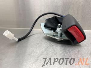 Usagé Insertion ceinture de sécurité arrière gauche Nissan Qashqai (J11) 1.2 DIG-T 16V Prix € 19,95 Règlement à la marge proposé par Japoto Parts B.V.