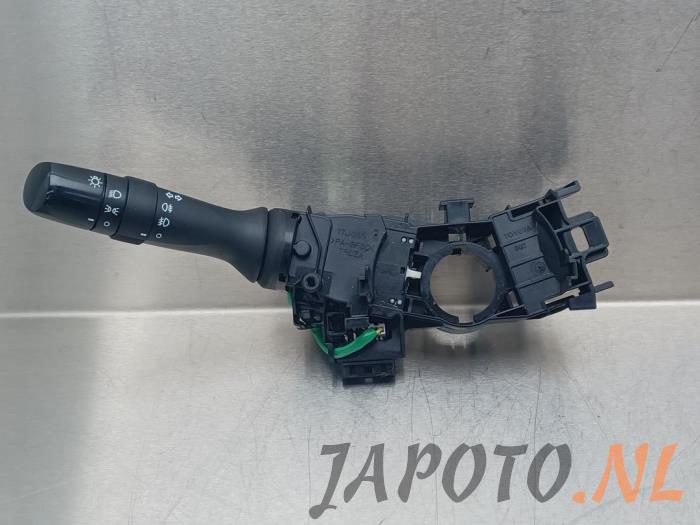 Interruptor de luz de un Toyota Aygo (B40) 1.0 12V VVT-i 2015