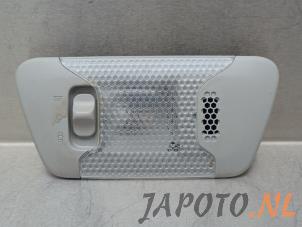 Usagé Eclairage intérieur avant Toyota Aygo (B40) 1.0 12V VVT-i Prix € 14,95 Règlement à la marge proposé par Japoto Parts B.V.