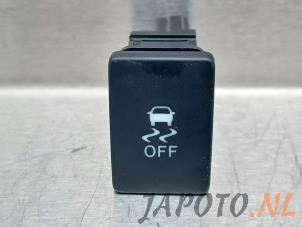 Usados Interruptor ESP Toyota Aygo (B40) 1.0 12V VVT-i Precio € 9,99 Norma de margen ofrecido por Japoto Parts B.V.