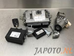 Usados Cerradura de contacto y ordenador Toyota Aygo (B40) 1.0 12V VVT-i Precio € 224,95 Norma de margen ofrecido por Japoto Parts B.V.