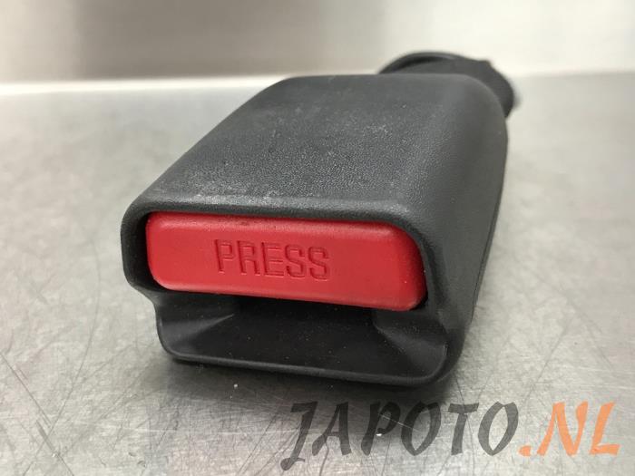 Wtyk pasa bezpieczenstwa lewy tyl z Toyota Aygo (B40) 1.0 12V VVT-i 2015