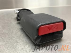 Usagé Insertion ceinture de sécurité arrière droite Toyota Aygo (B40) 1.0 12V VVT-i Prix € 14,95 Règlement à la marge proposé par Japoto Parts B.V.