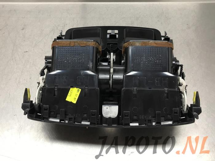 Grille aération tableau de bord d'un Toyota Auris (E15) 1.6 Dual VVT-i 16V 2010