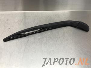 Used Rear wiper arm Toyota Auris (E15) 1.6 Dual VVT-i 16V Price € 14,95 Margin scheme offered by Japoto Parts B.V.