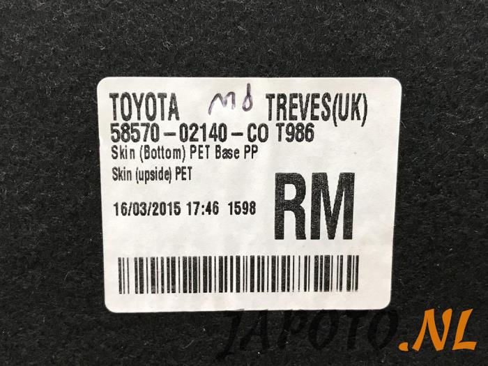 Alfombrilla de maletero de un Toyota Auris (E18) 1.4 D-4D-F 16V 2015