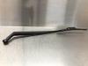 Front wiper arm from a Toyota Auris (E15) 1.6 Dual VVT-i 16V 2008