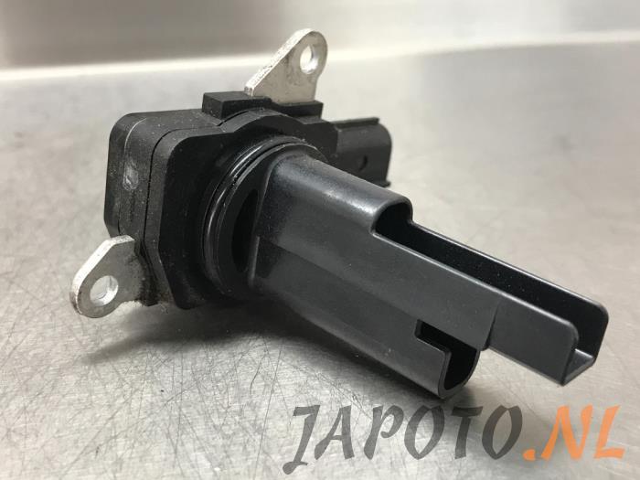 Luftmassenmesser van een Toyota Auris (E15) 1.6 Dual VVT-i 16V 2010