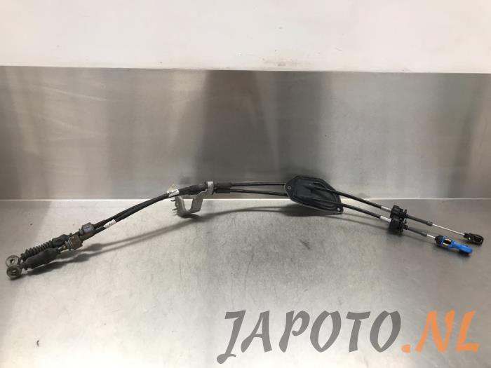 Gearbox shift cable from a Toyota Auris (E15) 1.6 Dual VVT-i 16V 2010