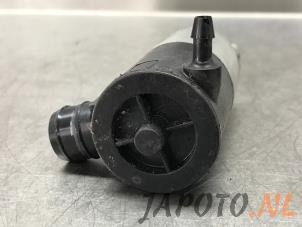 Used Rear screen washer pump Toyota Auris (E15) 1.6 Dual VVT-i 16V Price € 19,95 Margin scheme offered by Japoto Parts B.V.