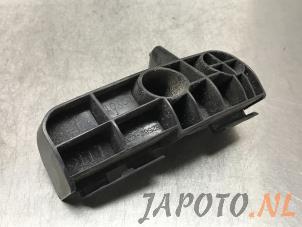Używane Wspornik zderzaka prawy tyl Toyota Auris (E15) 1.6 Dual VVT-i 16V Cena € 12,95 Procedura marży oferowane przez Japoto Parts B.V.