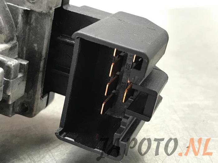 Ignition lock + computer from a Toyota Auris (E18) 1.4 D-4D-F 16V 2015