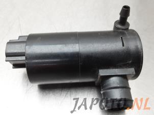 Używane Pompa spryskiwacza tyl Toyota Aygo (B40) 1.0 12V VVT-i Cena € 9,95 Procedura marży oferowane przez Japoto Parts B.V.