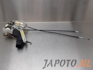 Używane Mechanizm blokady drzwi lewych tylnych wersja 4-drzwiowa Suzuki Alto (GF) 1.0 12V Cena € 29,99 Procedura marży oferowane przez Japoto Parts B.V.