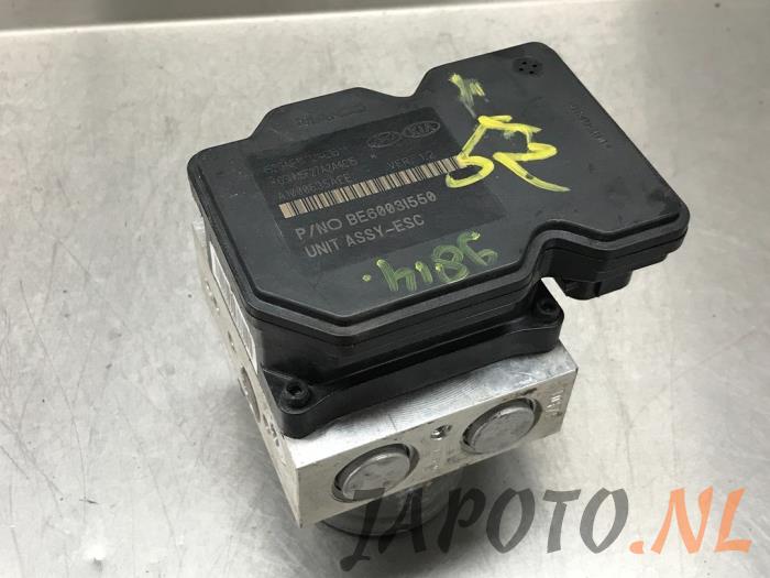 Used ABS pump Hyundai i40 CW (VFC) 1.7 CRDi 16V Price € 103,95 Margin scheme offered by Japoto Parts B.V.