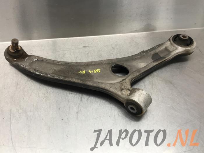 Front lower wishbone, right from a Hyundai i40 CW (VFC) 1.7 CRDi 16V 2017