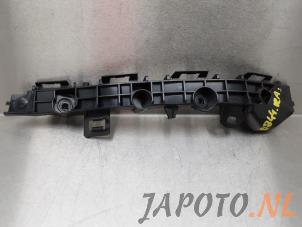 Używane Wspornik zderzaka prawy tyl Toyota Yaris IV (P21/PA1/PH1) 1.5 12V Hybrid Cena € 24,95 Procedura marży oferowane przez Japoto Parts B.V.
