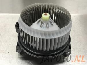 Usados Motor de ventilador de calefactor Toyota Avensis Wagon (T27) 1.8 16V VVT-i Precio € 39,95 Norma de margen ofrecido por Japoto Parts B.V.