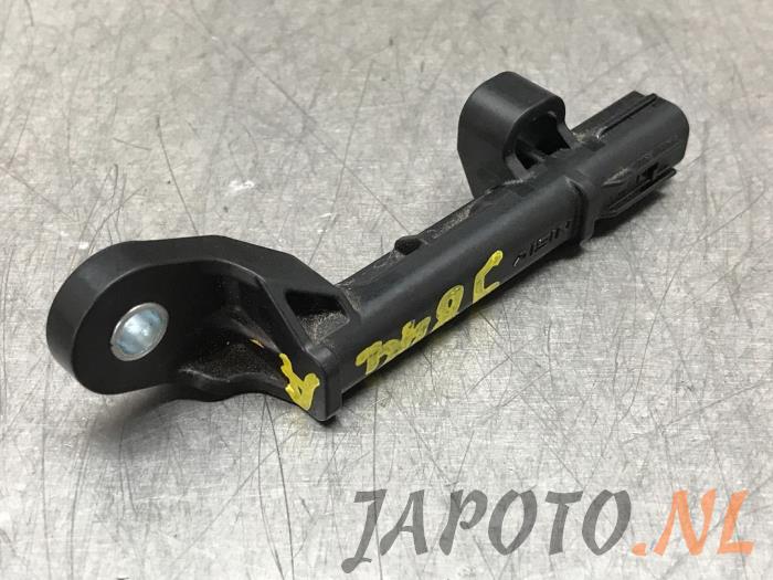 Używane Antena Toyota Yaris IV (P21/PA1/PH1) 1.5 12V Hybrid Cena € 20,95 Procedura marży oferowane przez Japoto Parts B.V.
