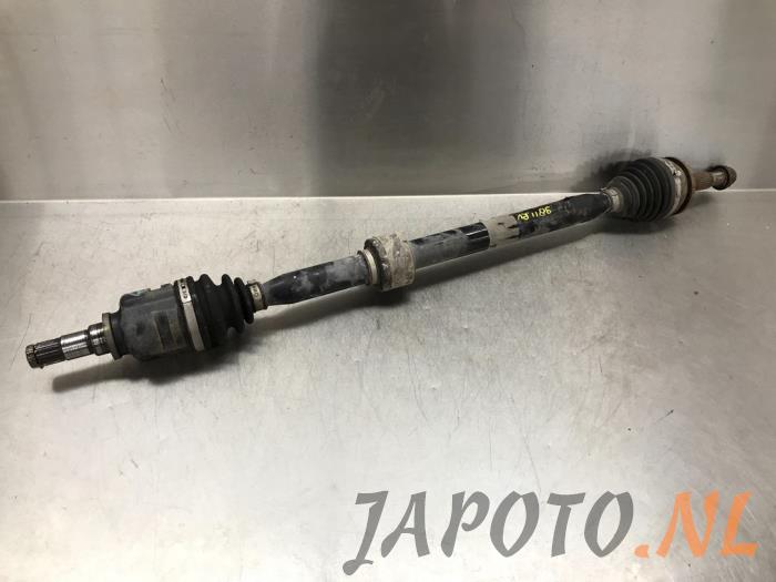 Front drive shaft, right from a Toyota Avensis Wagon (T27) 1.8 16V VVT-i 2010