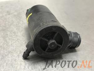 Used Rear screen washer pump Toyota Auris (E15) 1.6 Dual VVT-i 16V Price € 14,95 Margin scheme offered by Japoto Parts B.V.