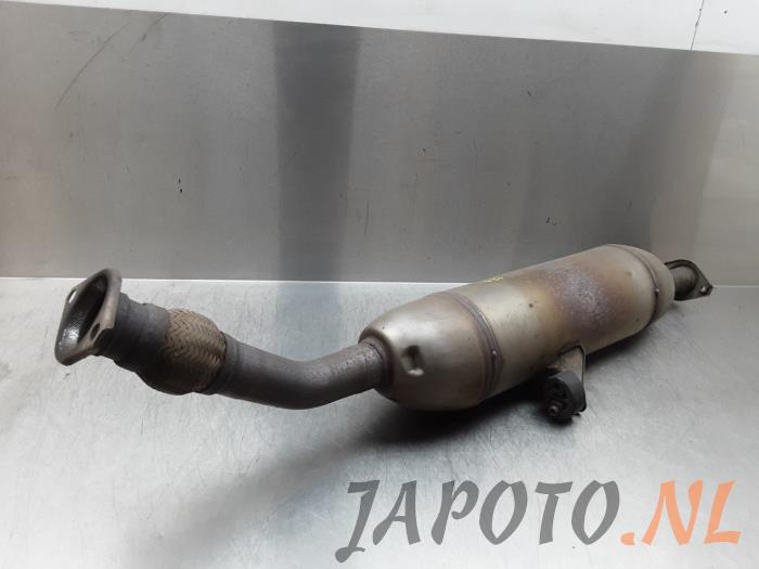 Exhaust middle silencer from a Toyota Auris (E18) 1.4 D-4D-F 16V 2015
