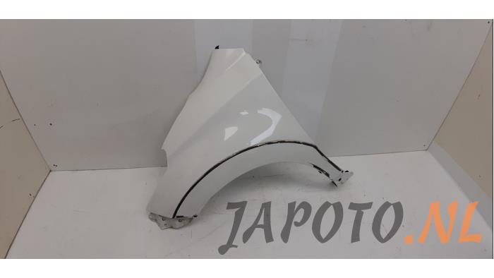 Front wing, left from a Toyota Urban Cruiser 1.33 Dual VVT-I 16V 2WD 2009