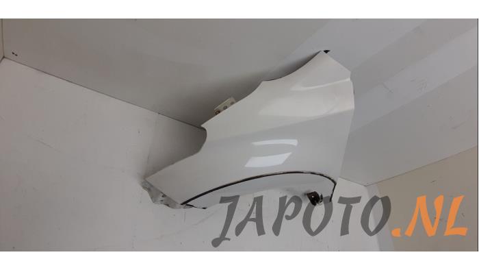 Front wing, left from a Toyota Urban Cruiser 1.33 Dual VVT-I 16V 2WD 2009