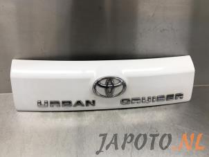 Używane Listwa ozdobna pokrywy bagaznika Toyota Urban Cruiser 1.33 Dual VVT-I 16V 2WD Cena € 74,95 Procedura marży oferowane przez Japoto Parts B.V.