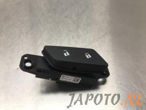 Używane Przelacznik centralnego zamka Chevrolet Aveo 1.3 D 16V Cena € 14,95 Procedura marży oferowane przez Japoto Parts B.V.