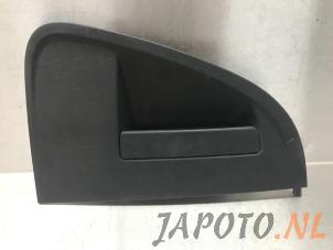 Używane Uchwyt drzwi lewych tylnych wersja 4-drzwiowa Chevrolet Aveo 1.3 D 16V Cena € 14,95 Procedura marży oferowane przez Japoto Parts B.V.