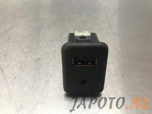 Used AUX / USB connection Chevrolet Aveo 1.3 D 16V Price € 14,95 Margin scheme offered by Japoto Parts B.V.
