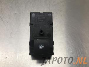 Used Electric window switch Chevrolet Aveo 1.3 D 16V Price € 14,99 Margin scheme offered by Japoto Parts B.V.